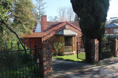 Photograph - 9 Elm Street, Surrey Hills, The Street Where You Live Project