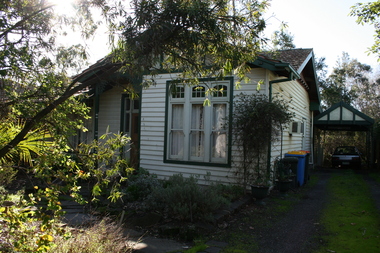 Photograph - 7 Sunbury Crescent, Surrey Hills, The Street Where You Live Project
