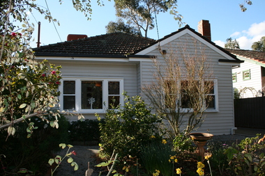 Photograph - 7A Sunbury Crescent, Surrey Hills, The Street Where You Live Project