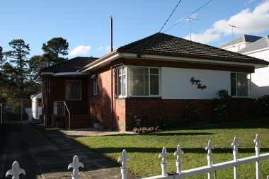 Photograph - 13 Sunbury Crescent, Surrey Hills, The Street Where You Live Project