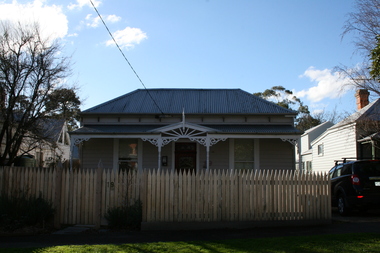 Photograph - 19 Sunbury Crescent, Surrey Hills, The Street Where You Live Project