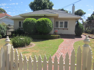 Photograph - 24 Glendale Street, Surrey Hills, The Street Where You Live Project
