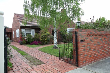 Photograph - 3 Grovedale Road, Surrey Hills, The Street Where You Live Project