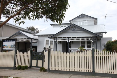 Photograph - 9 Grovedale Road, Surrey Hills, The Street Where You Live Project