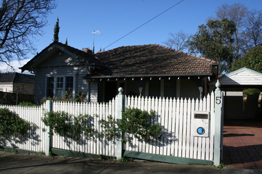 Photograph - 5 Kennealy Street, Surrey Hills, The Street Where You Live Project