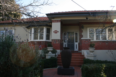Photograph - 10 Kennealy Street, Surrey Hills, The Street Where You Live Project