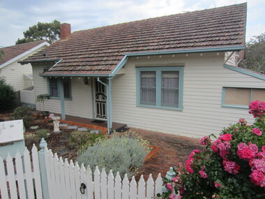 Photograph - 4 Thames Street, Surrey Hills, The Street Where You Live Project