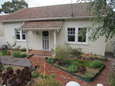 Photograph - 6 Thames Street, Surrey Hills, The Street Where You Live Project
