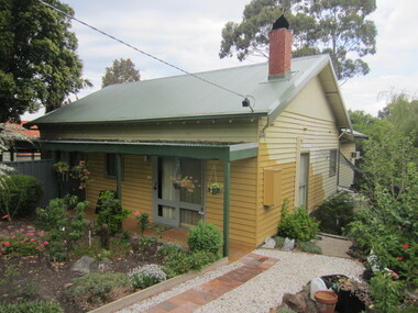 Photograph - 10 Thames Street, Surrey Hills, The Street Where You Live Project