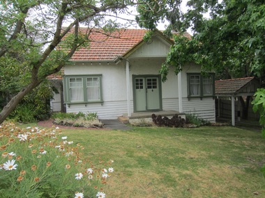 Photograph - 17 Drewett Street, Surrey Hills, The Street Where You Live Project