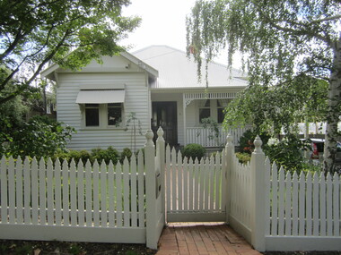 Photograph - 4 Vincent Street, Surrey Hills, The Street Where You Live Project