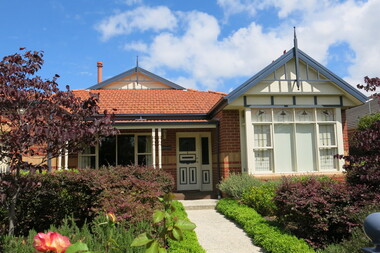 Photograph - 3 St James Avenue, Mont Albert, The Street Where You Live Project