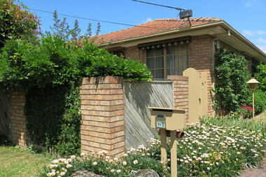 Photograph - 7 St James Avenue, Mont Albert, The Street Where You Live Project
