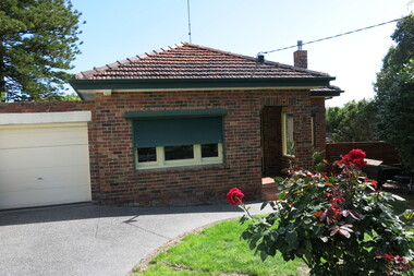 Photograph - 8 North Court, Surrey Hills, On The Street Where You Live Project
