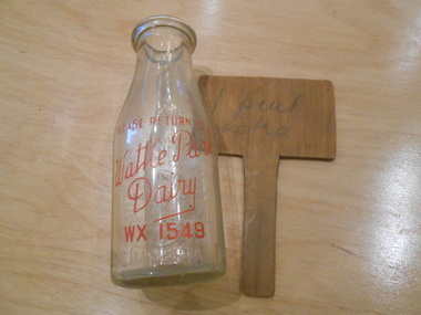 Domestic object - Wooden note, Note for the milk man