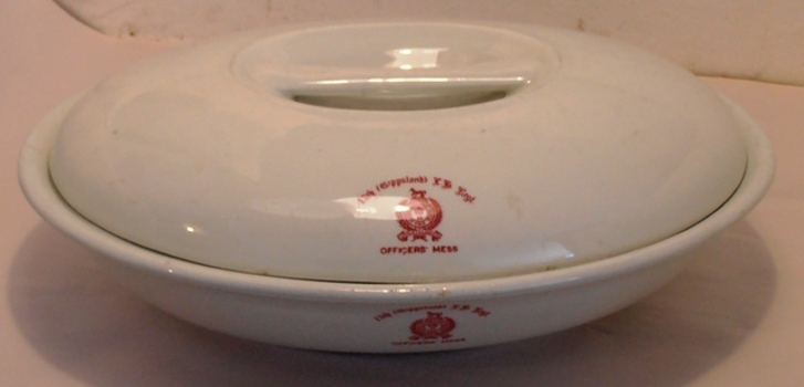 Soup tureen with lid with monogram