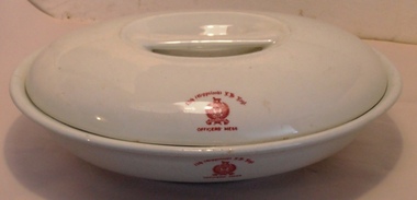 Soup tureen with lid with monogram