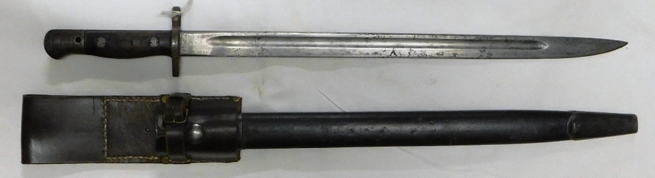Long knife and carrying sheath