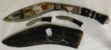 Large curved knife with sheath and two tiny knives
