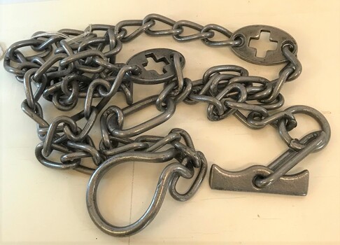 Chain with links, plates and toggles.