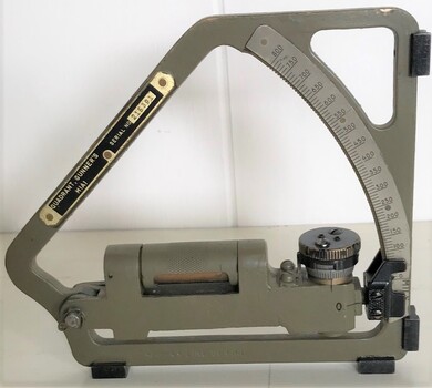 Metal quadrant with sliding bar and level bubble