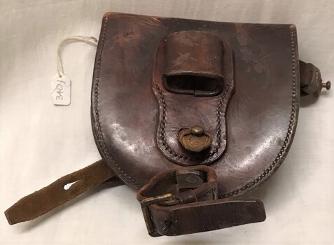Leather wallet with two horse shoes