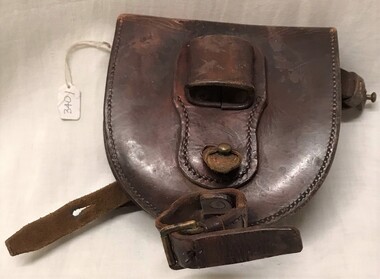 Leather wallet with two horse shoes