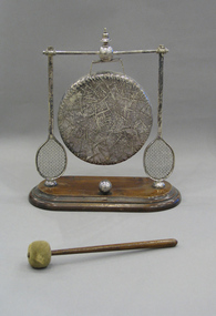 Gong, Circa 1895