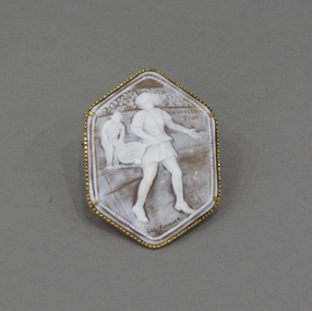 Cameo brooch, Circa 2001