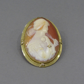 Cameo brooch, Circa 1900