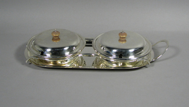 Table setting, 1932