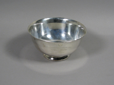 Prize dish, 1952
