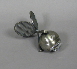 Cigarette lighter, Circa 1930