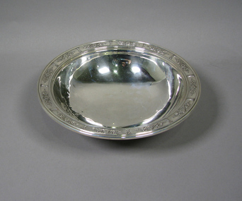 Prize dish, 1931