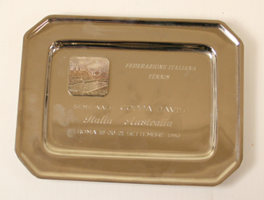 Prize dish, 1980