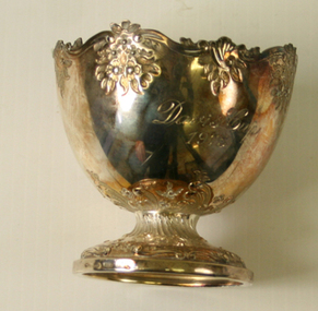 Prize dish, 1975