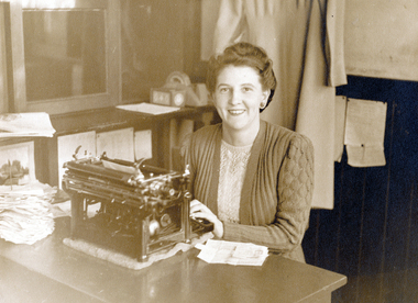 photograph, Gladys Langdon