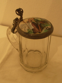 Glass drinking vessel with enamel lid