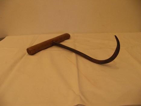 Wood-handled steel bale hook