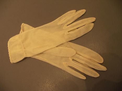 Pair of cream-coloured ladies gloves
