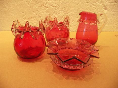Pink glass 4-piece decorative set