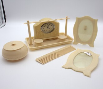 Domestic object - Set, dressing table
