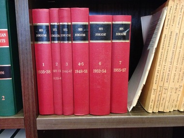 Journal series, Res judicatae : the magazine of the Law Students' Society of Victoria [became Melbourne University Law Review], 1940