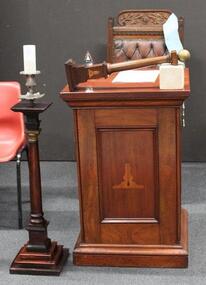 Senior Warden Pedestal