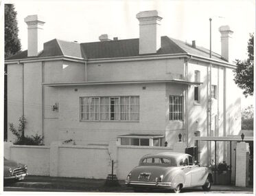 'Yarra Bluff', Redmond Street, Kew, circa 1965
