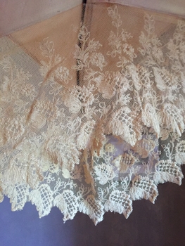 Cream Silk & Lace Parasol, circa 1900
