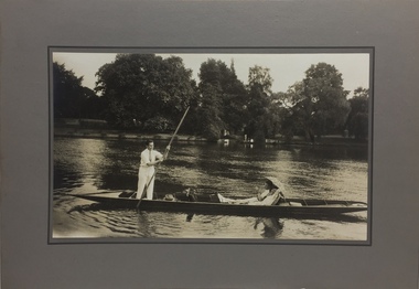 John Duncan Brownlee and friends, Yarra River, 1925