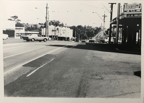 High Street, East Kew [looking west], 1977