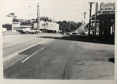 High Street, East Kew [looking west], 1977