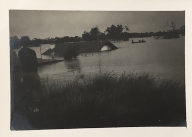 Flooding at Chipperfield's Boathouse [East Kew], 1934